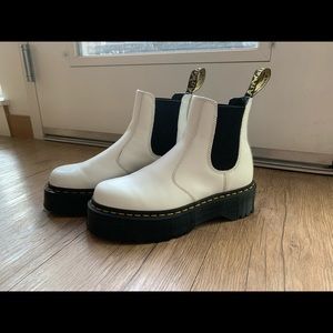 DR. MARTENS 2976 Quad Platform Womens White Chelsea Boots - size 8